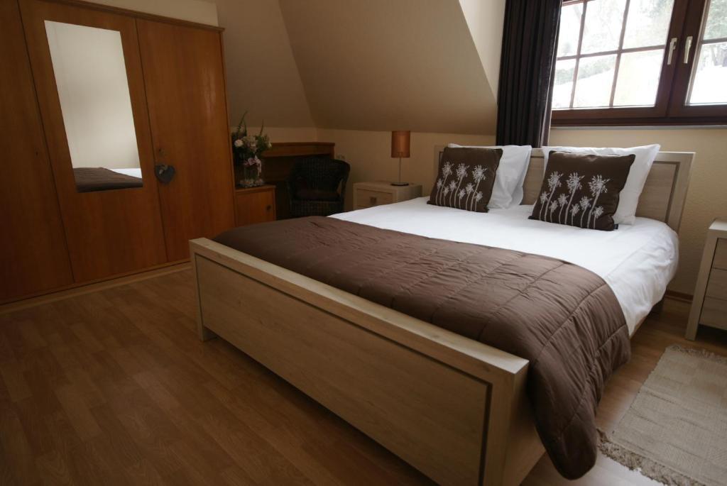 Landgasthof Em Lade Dahlem (Euskirchen) Quarto foto